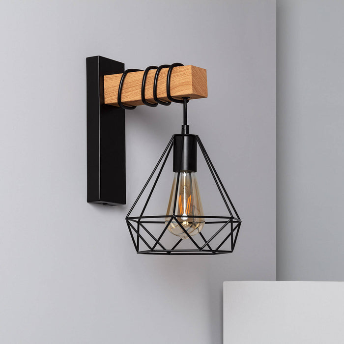 lampara-de-pared-de-metal-y-madera-sardo.jpg