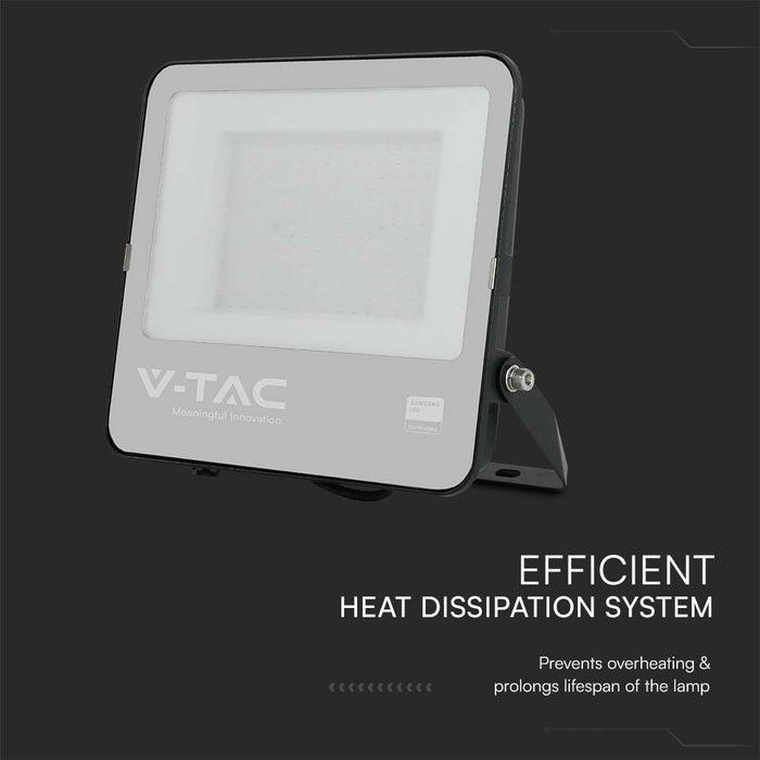 (Lot de 4) Projecteur LED 150W VT-44153 avec puce Samsung, câble de 1m, 4000K, corps noir et verre gris 135LM/W