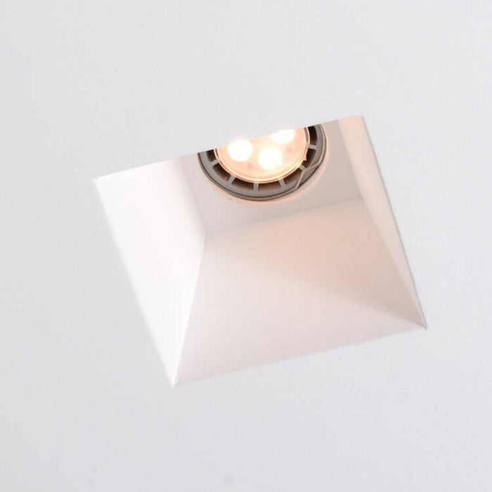 aro-downlight-integracion-escayolapladur-cuadrado-para-bombilla-led-gu10-gu53-corte-153x153-mm-ugr17.jpg