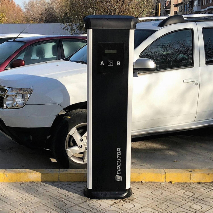 estacion-recarga-coche-electrico-trifasico-22-kw-circutor-urban-master-t2-c2.jpg