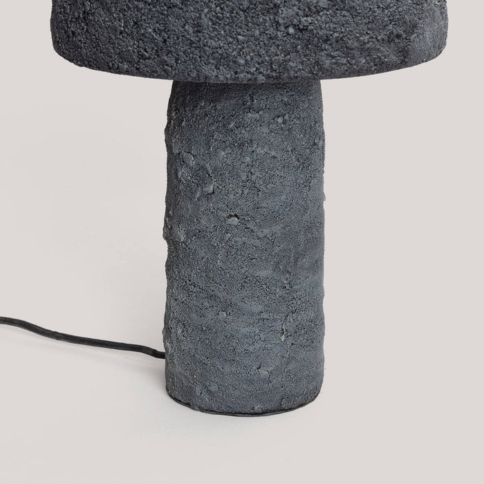 lampara-de-mesa-cemento-oscuro-besnica.jpg