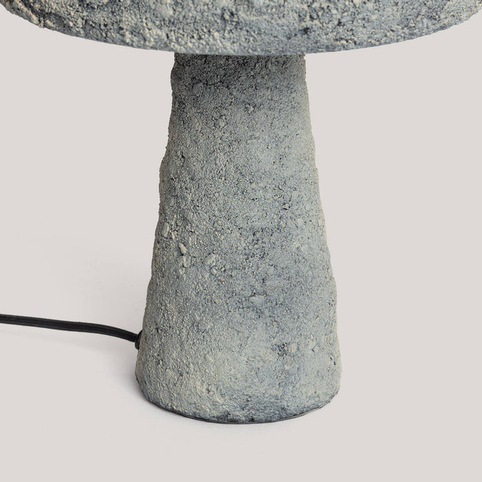 lampara-de-mesa-cemento-claro-besnica.jpg