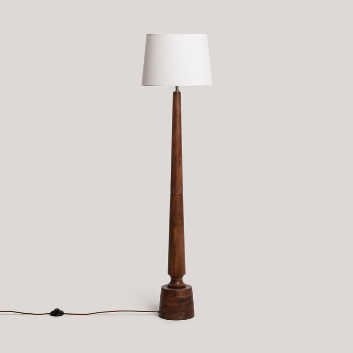 lampara-de-pie-madera-kehna.jpg