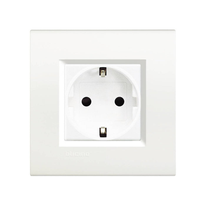 kit-enchufe-tipo-f-schuko-2pt-16a-bticino-living-light.jpg