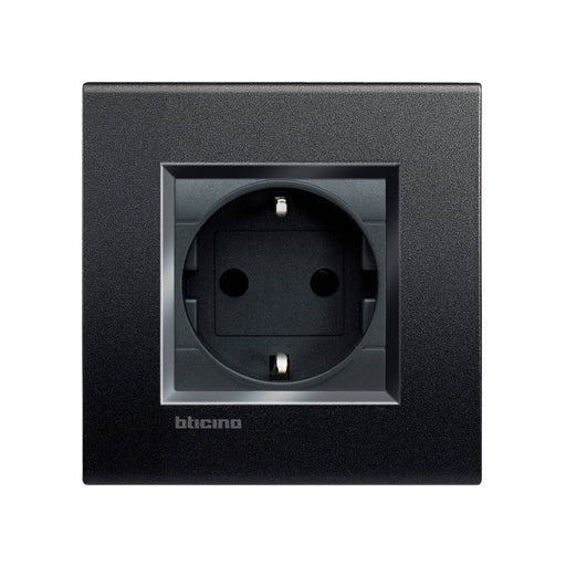 kit-enchufe-tipo-f-schuko-2pt-16a-bticino-living-light.jpg