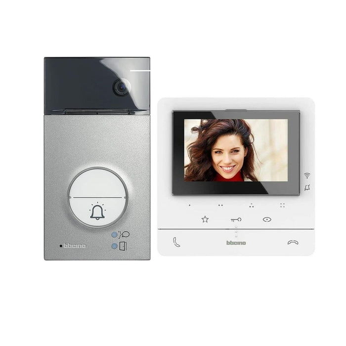 kit-videoportero-1-vivienda-2-hilos-con-placa-linea-3000-y-monitor-manos-libres-classe-100-conectado-bticino-364614.jpg