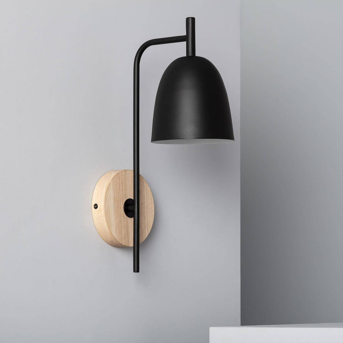 lampara-de-pared-de-madera-y-metal-fresne.jpg