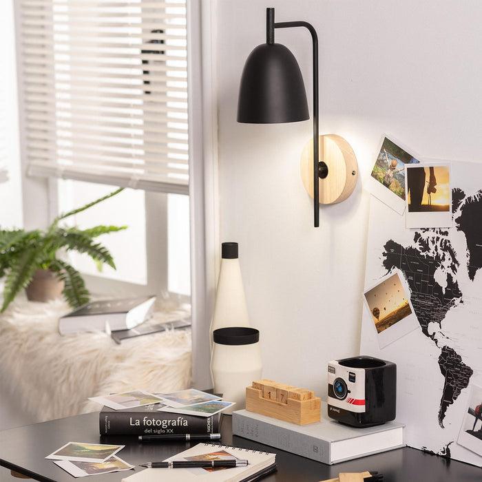 lampara-de-pared-de-madera-y-metal-fresne.jpg