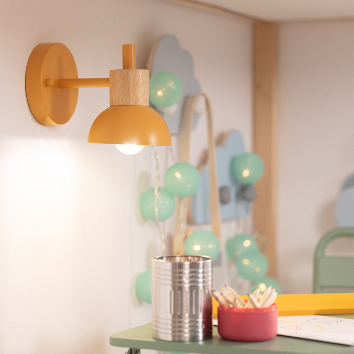 lampara-de-pared-de-madera-y-metal-infantil-demarga-rambla.jpg