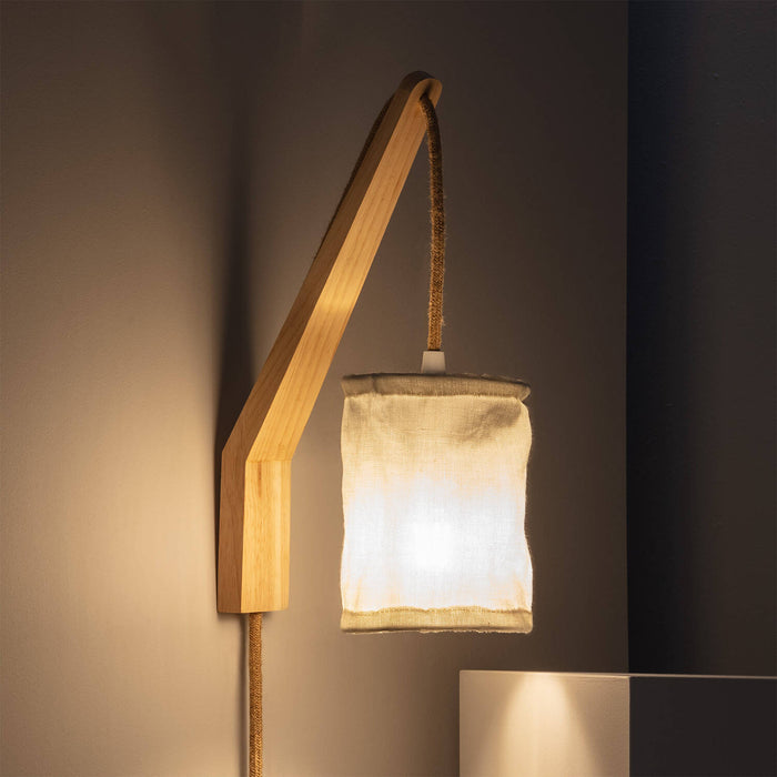 lampara-de-pared-de-madera-y-metal-kanzu.jpg
