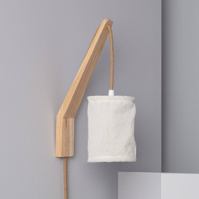 lampara-de-pared-de-madera-y-metal-kanzu.jpg