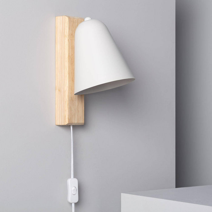 lampara-de-pared-de-madera-y-metal-mysen.jpg