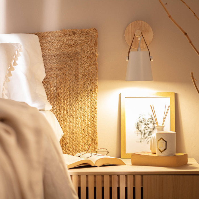lampara-de-pared-de-madera-y-metal-tynset.jpg