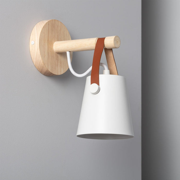 lampara-de-pared-de-madera-y-metal-tynset.jpg